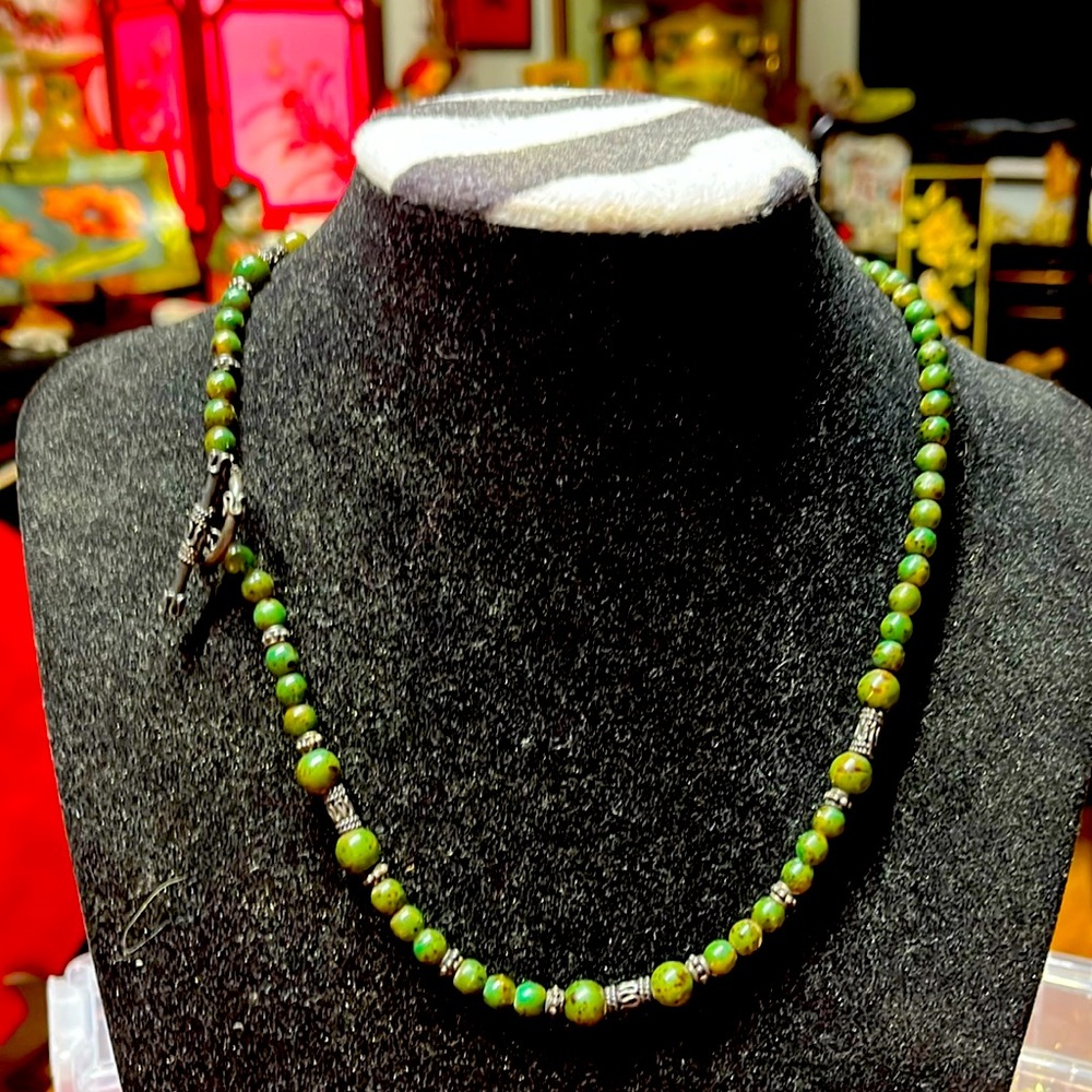 Nice green collar.